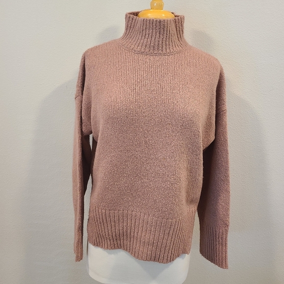 Frame Side Slit Wool Blend Turtleneck Sweater in Rosewood - Picture 3 of 7